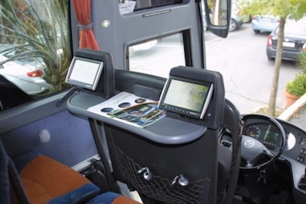 Idee genială a presei din Turcia: un autocar dedicat jurnaliştilor sportivi!