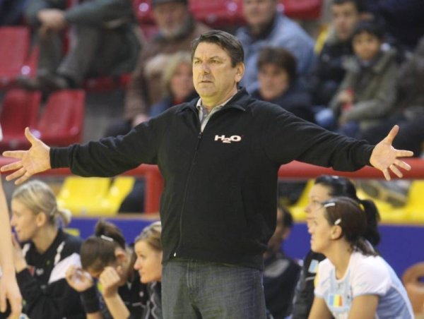 Naţionala feminină a Romaniei a plecat la Cupa Mondială