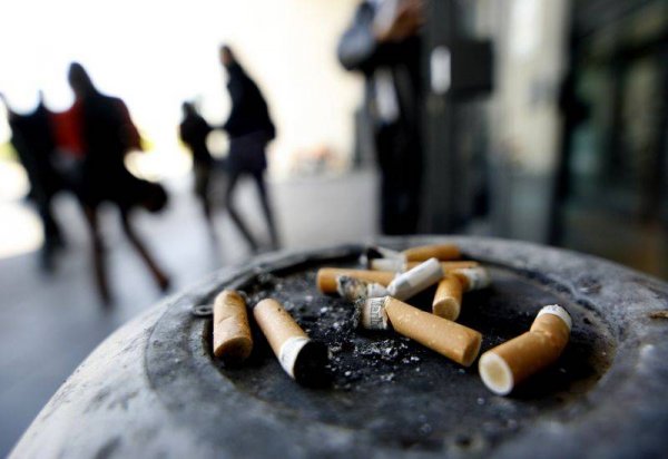 UEFA e drastică: nu se va fuma pe arenele de la Euro 2012