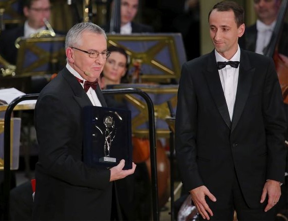 Și-au trecut 90 de ani...